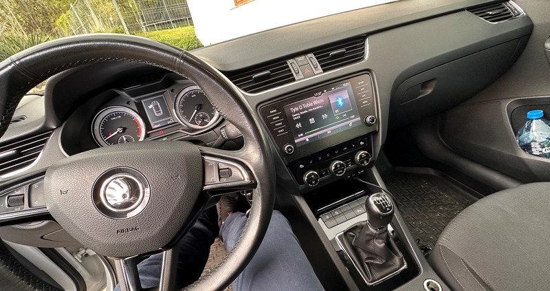 Skoda Octavia cena 20000 przebieg: 199000, rok produkcji 2017 z Bogatynia małe 121